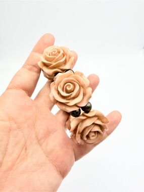 Vintage Carved Rose Stretch Bracelet – Blush Pink Floral Statement Bracelet